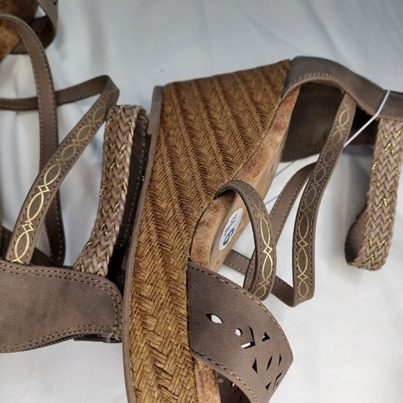 Jellypop Elegant Brown Strappy Sandals - Picture 10 of 14